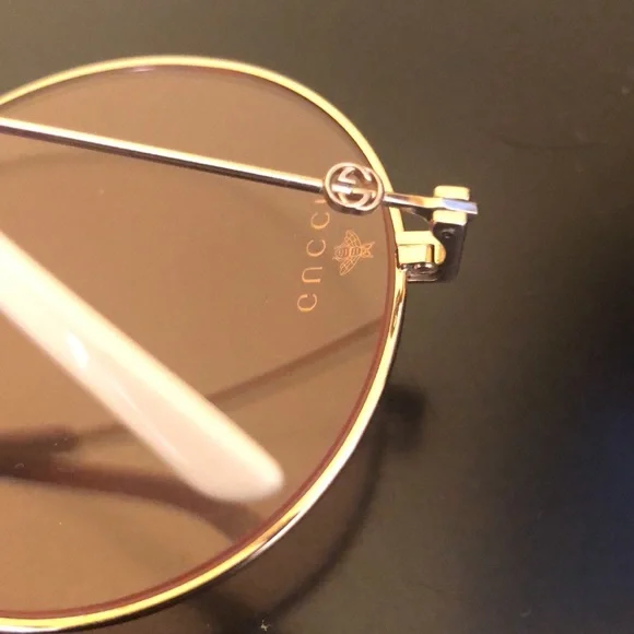 Gucci Round Thin Gold Framed Sunglasses With Case, Dust Bag  display picture 2